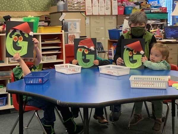 wetzelcs's tweet photo. HAPPY GRINCH DAY! Long Drains Pre-k celebrated Grinch day! We made Grinchy crafts, found green toys in our room and made a Grinch out of a letter G! #LDSstrong #merrychristmas #learningisfun #Wetzelcs https://t.co/2nMeFR3VeP