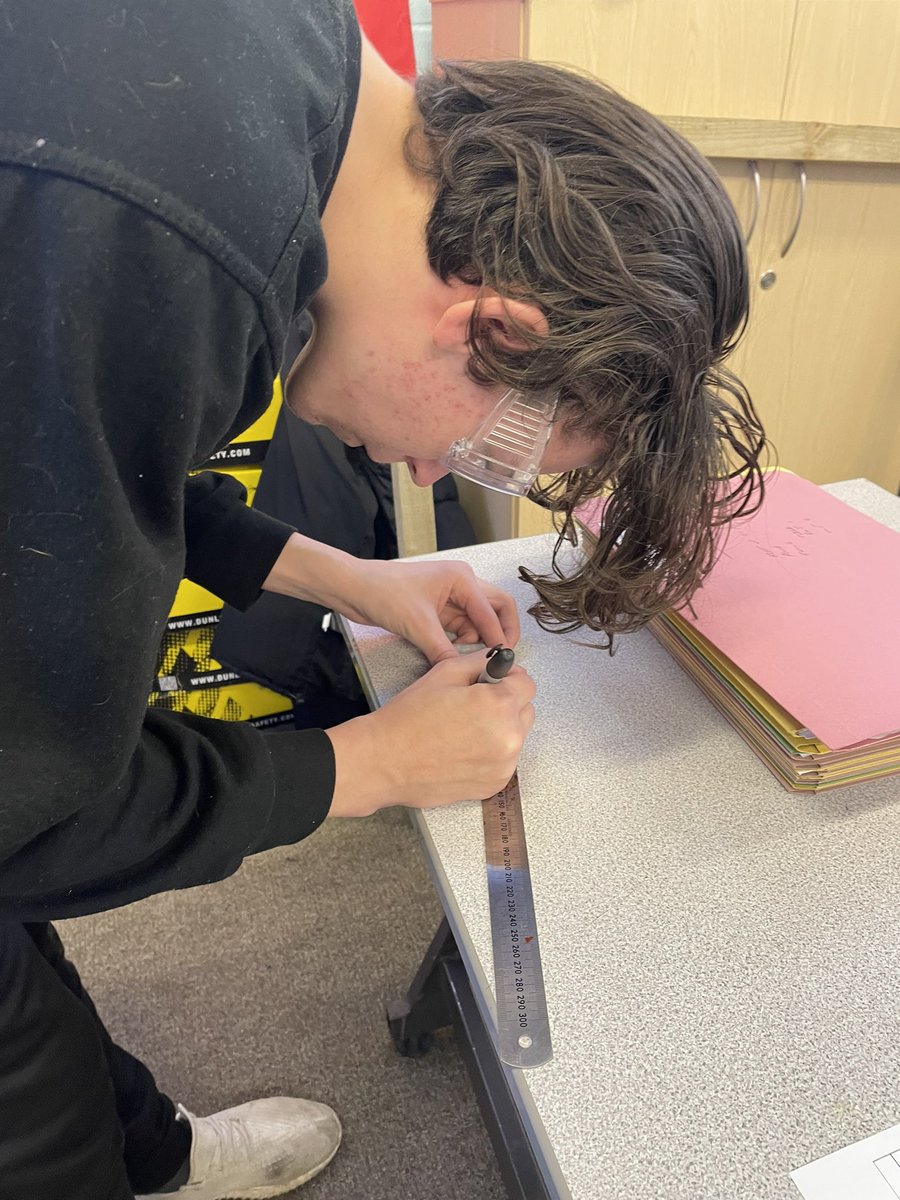 HakeG2's tweet photo. A snapshot of my engineering class carrying out some practical revision tasks: machining and bench fitting @TheRowansAP ⚙️🔧⚙️🔧 https://t.co/KyFx1mvGL8