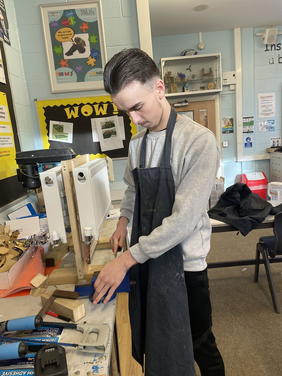 HakeG2's tweet photo. A snapshot of my engineering class carrying out some practical revision tasks: machining and bench fitting @TheRowansAP ⚙️🔧⚙️🔧 https://t.co/KyFx1mvGL8