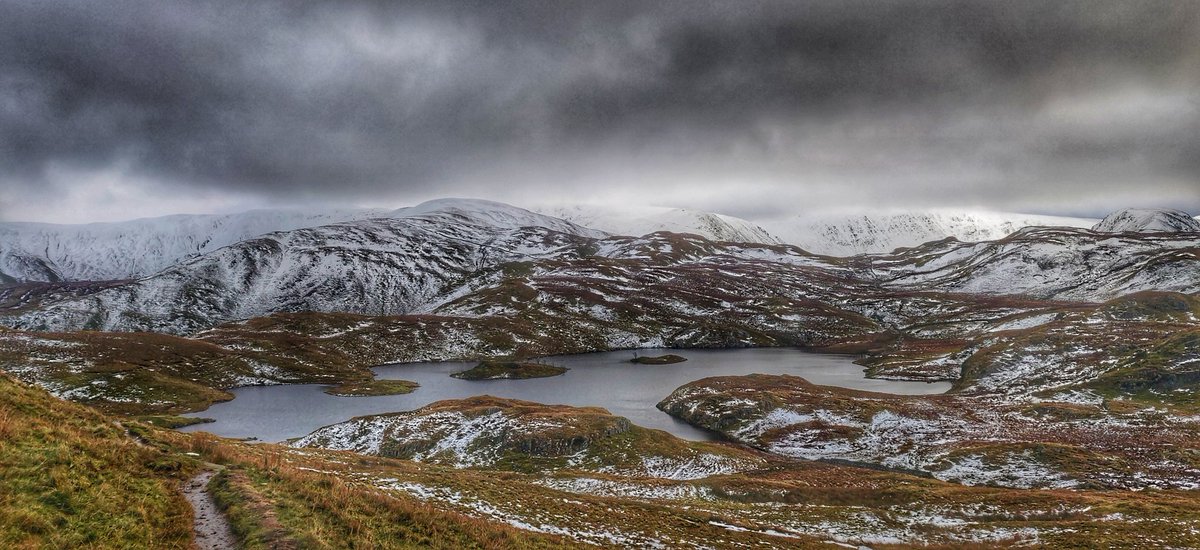 Winter in the Lakes. Each season brings its own unique views. The way the snow delineates the landscape bringing the mountains into sharp focus makes for magical days out.

Not a bad time of year to slowly return to training.......😊