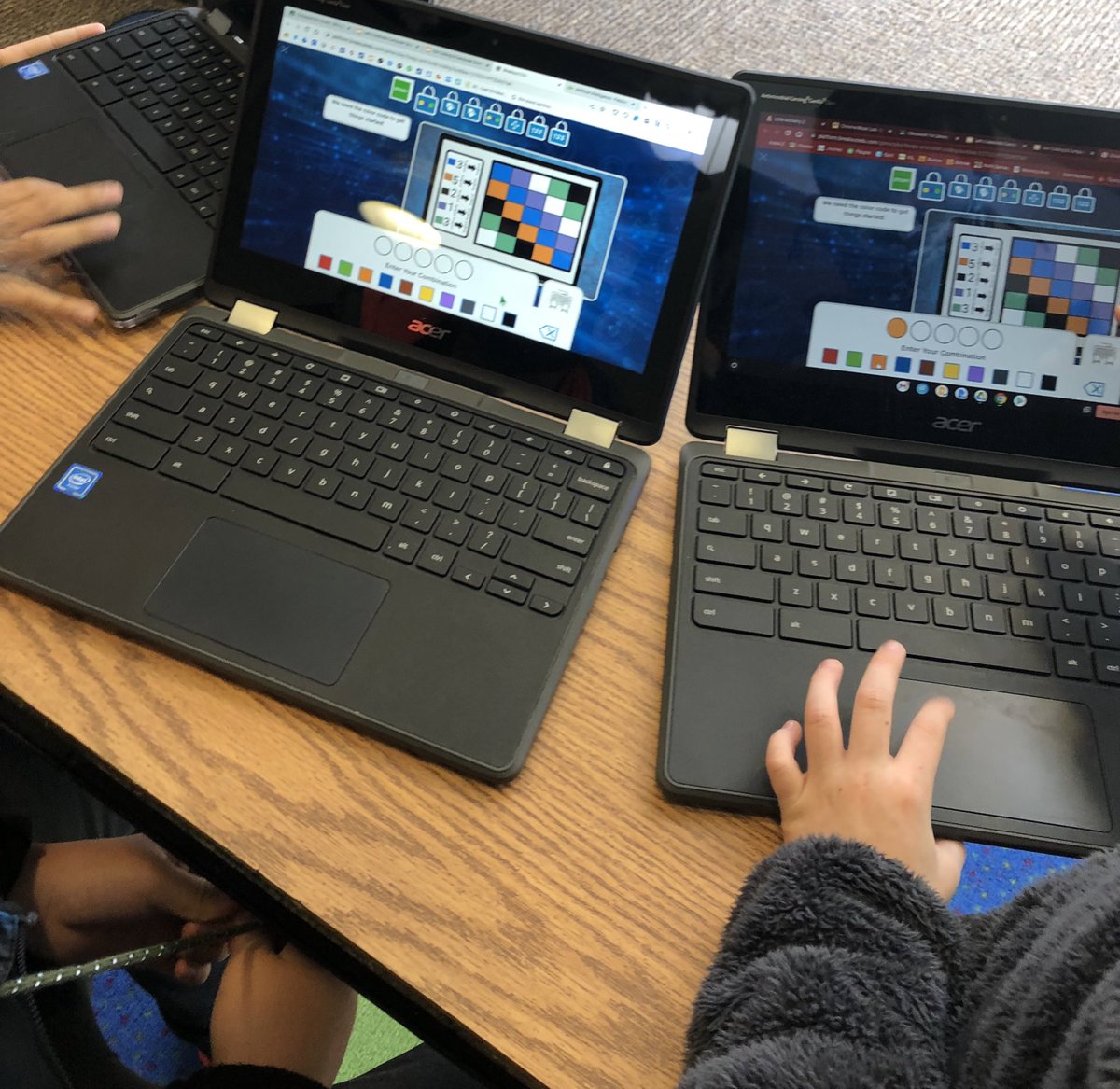 YaelGogolev's tweet image. Ss celebrating #csedweek2021 by listening to interesting podcasts, writing binary coded messages to each other, playing @breakoutEDU @hourofcode games, learning about inspirational Grace Hopper @lauriewallmark &amp;amp; ♥️ @shannonmmiller amazing choice board! #ewlearns @NorthSideEW