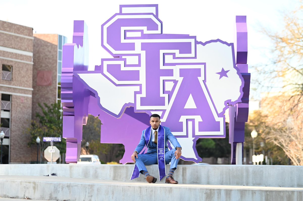 DarrianGreen's tweet photo. All of my hard work has finally paid off 🎓🥳

• B.B.A in General Business 
• December 11th, 2021 @ 9:00am https://t.co/2PzExxhslg
