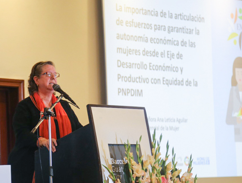 SEPREMGUATEMALA's tweet photo. Secretaria Presidencial de la Mujer Ana Leticia Aguilar Theissen, disertó el tema sobre la importancia de articulación de esfuerzos para garantizar la autonomía económica de las mujeres desde el Eje de Desarrollo Económico y Productivo con Equidad de la #PNPDIM https://t.co/1oKN6vYw1K