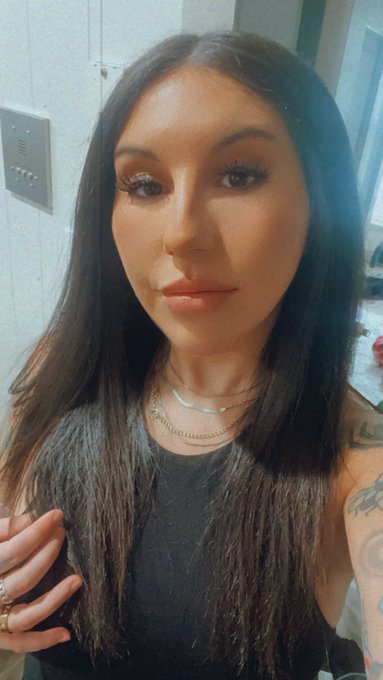 hey besties https://t.co/8y7HbMGo5C