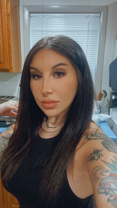 hey besties https://t.co/8y7HbMGo5C