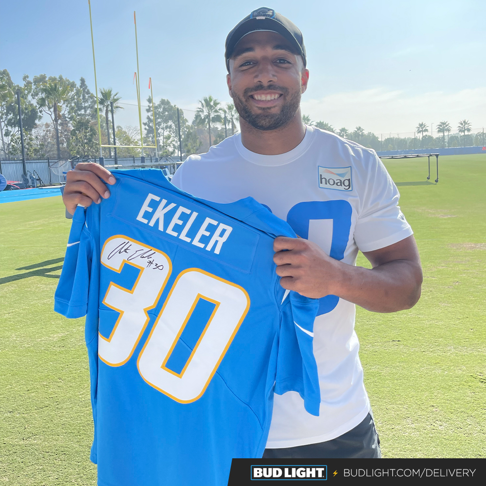retweet for a chance to win 🤘 #ProBowlVote + @AustinEkeler