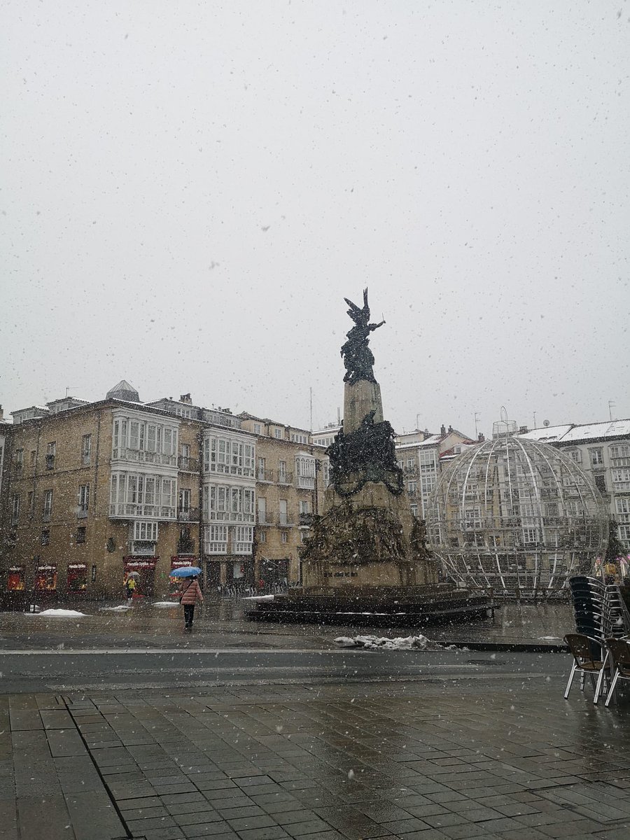 leireebarros's tweet photo. Creéis que este finde podremos disfrutar de la nieve en Gasteiz?#EGINAV ❄️🤍 https://t.co/3ygpjH8TpU