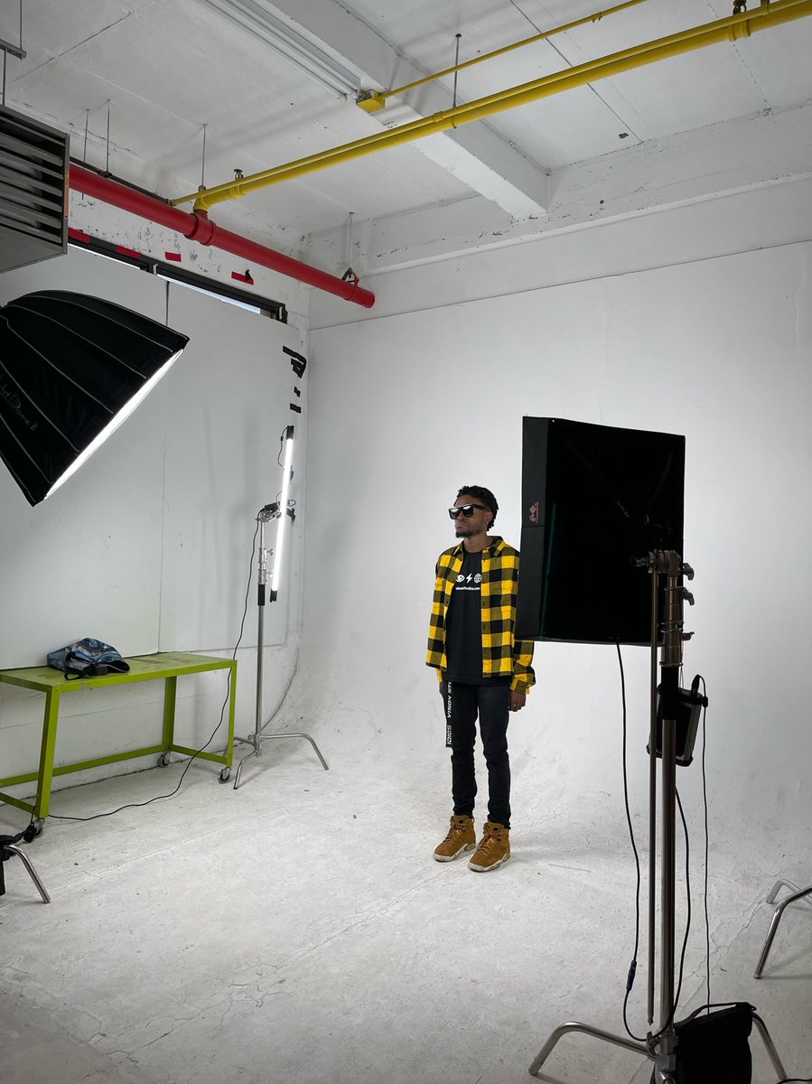 visonstudios's tweet photo. BTS from our Fall ‘21 Shoot ✨ https://t.co/KD2j4nkU5H