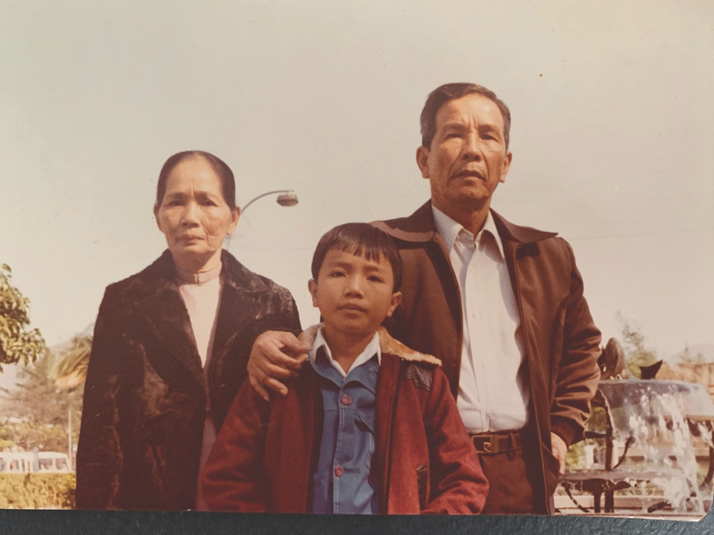 PeppCurrents's tweet photo. America had often been a long time dream for Hung Le as he grew up in Vietnam. At 11 years old, that dream became a reality as he escaped the imminent Communist takeover.

Read more here: https://t.co/1KdLgtBs5A

Story by @Ryan_Bough https://t.co/hzPUAbchA0
