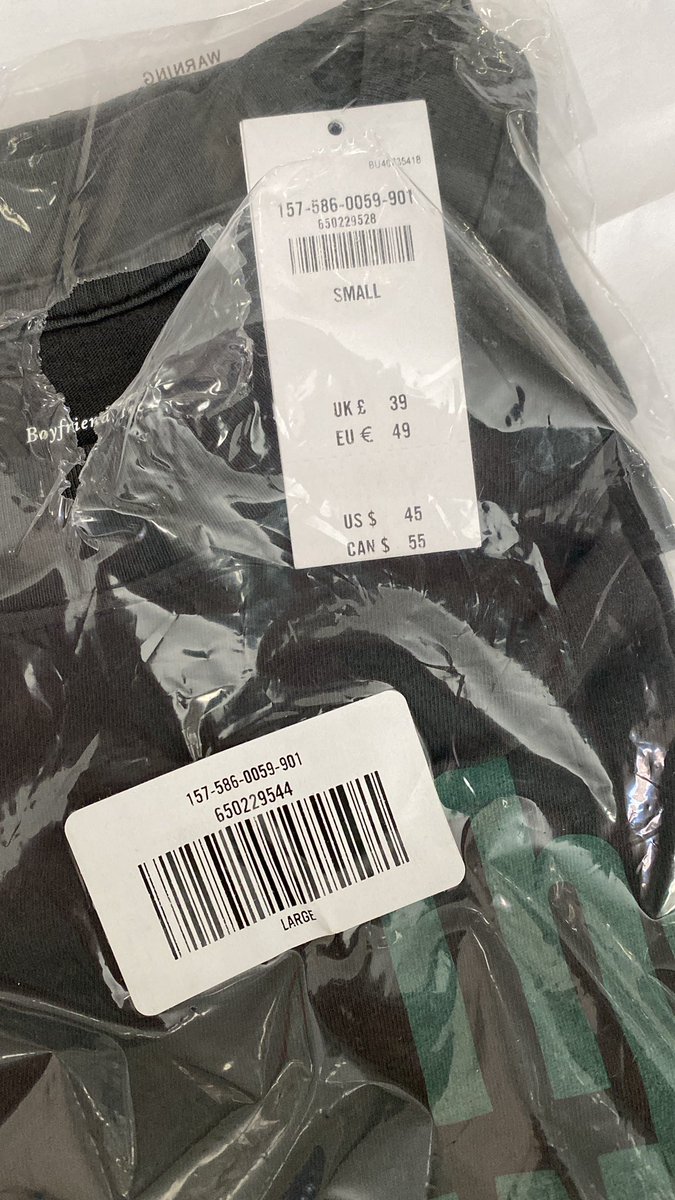 KristenSpoon120's tweet photo. Hey @Abercrombie, can you tell me everything wrong in this picture? 😂 https://t.co/jFqnLAahZ3