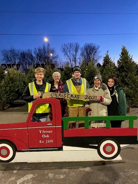 TheBoldtCo's tweet photo. In 1950, the late Oscar C. Boldt helped organize a fundraising event for the @YMCAFOXCITIES that lives on today. Volunteers harvest trees and then transport them to the sale lots. Money raised from sales supports child care, camp scholarships and other youth programs. #community https://t.co/eiqA0ClxIP