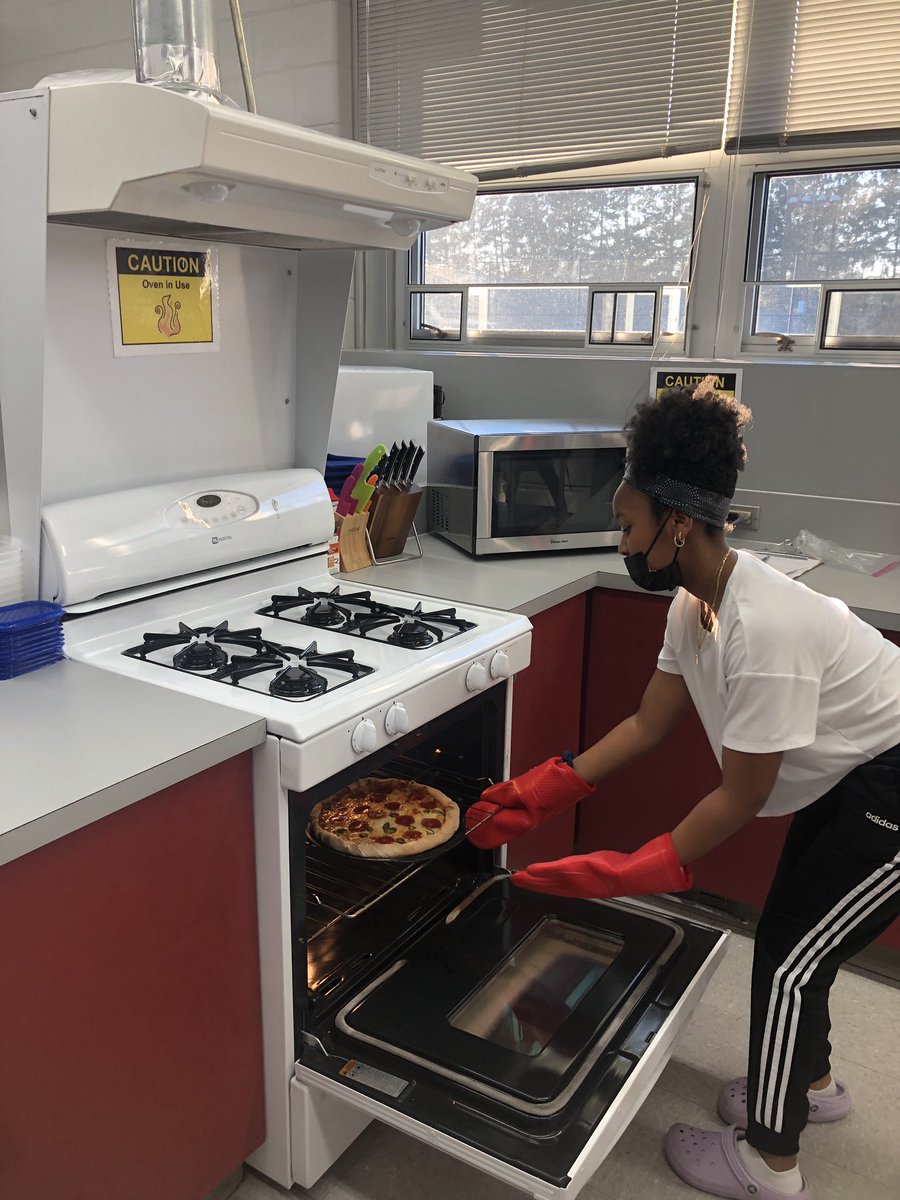 cte_washington's tweet photo. That’s Amore! There is an ongoing Pizza Party in RM 170 this week. Pizza=Love #thegeneralway https://t.co/qKIF9Yi2Y1