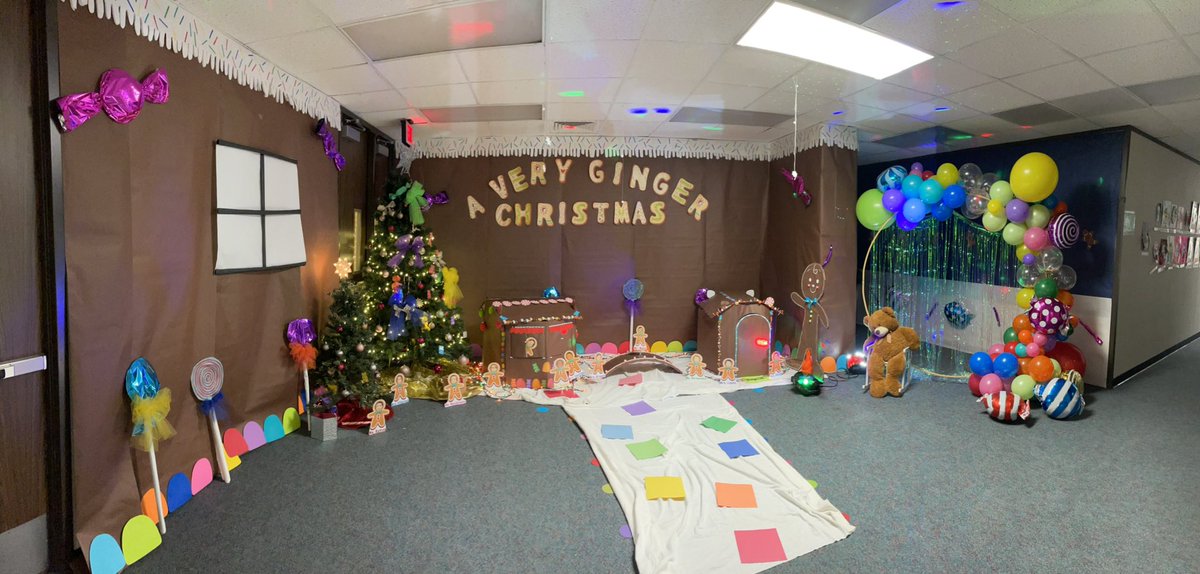 Magrill_AISD's tweet photo. Our teachers went all out for the pod decorating contest! #SunPod #12DaysOfChristmas 🎄 https://t.co/flMG93osUA