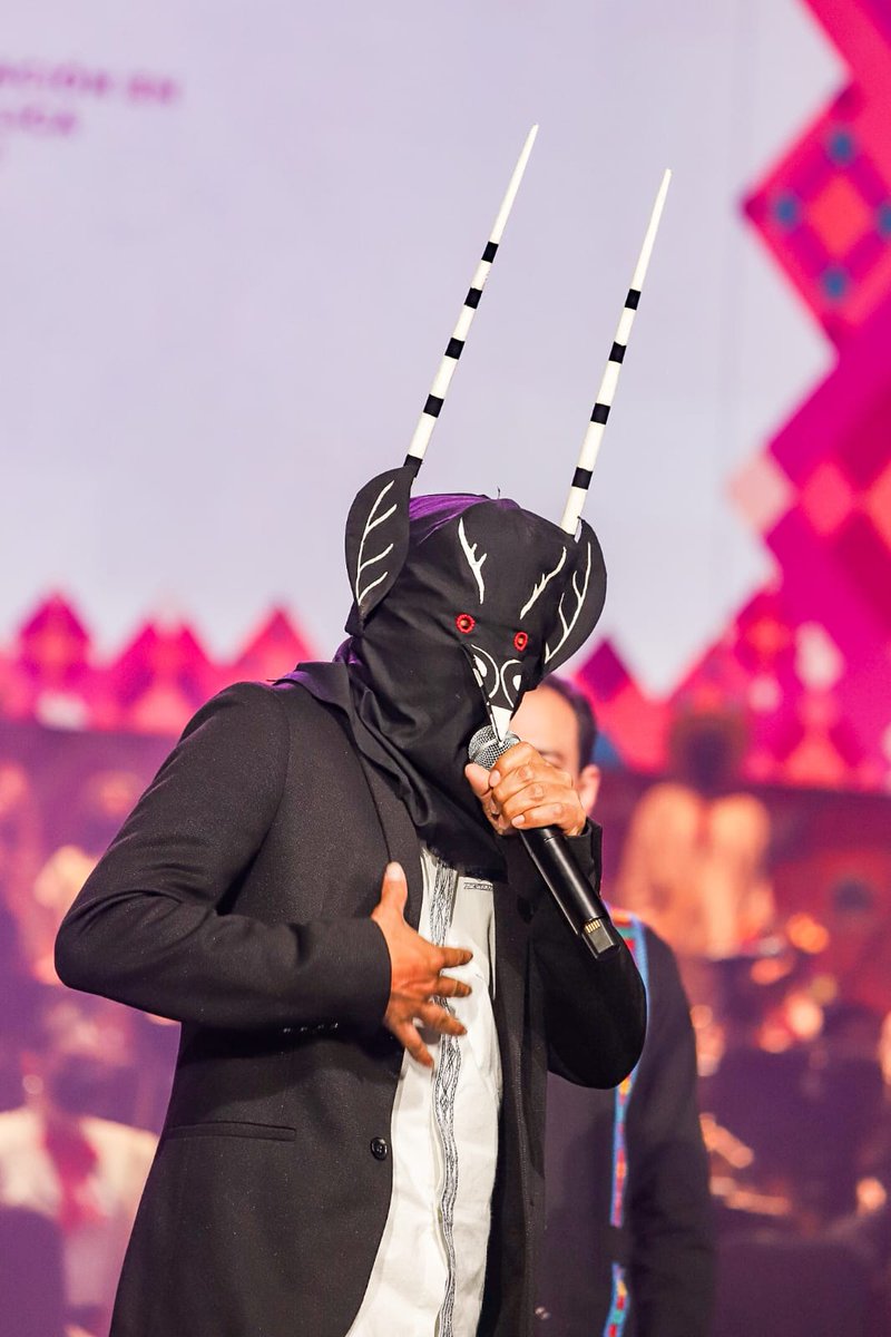 cultura_mx's tweet photo. El centro de la política cultural son las comunidades de México, así lo demostramos en #TengoUnSueño.

El rapero tutunakú Juan Sant interpretó en el @AuditorioMx “Ni kamaxananti” (No te avergüences) en un número dedicado a las lenguas originarias de México y sus hablantes. https://t.co/pIligN2zKh
