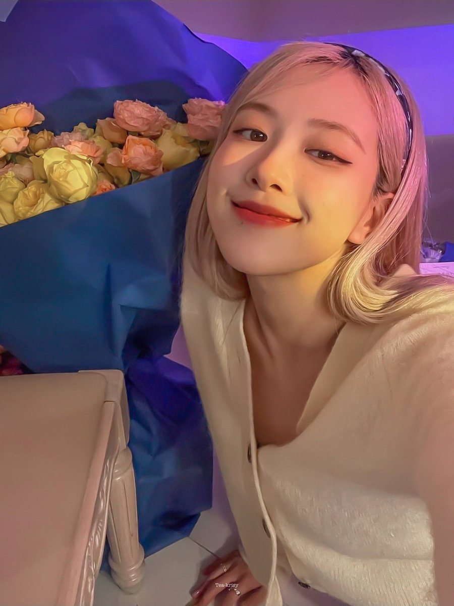 KEEP VOTING EVERYONE, I KNOW WE CAN DO IT 🙏🏻🙏🏻

#MAMAVOTE   #rosé