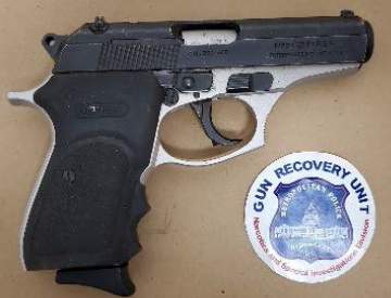 DCPoliceDept's tweet photo. In the last week, #DCPolice officers removed 61 illegal firearms from the streets of #DC and out of the hands of criminals.
#FirearmsFlashback https://t.co/GaWfTr4fMO