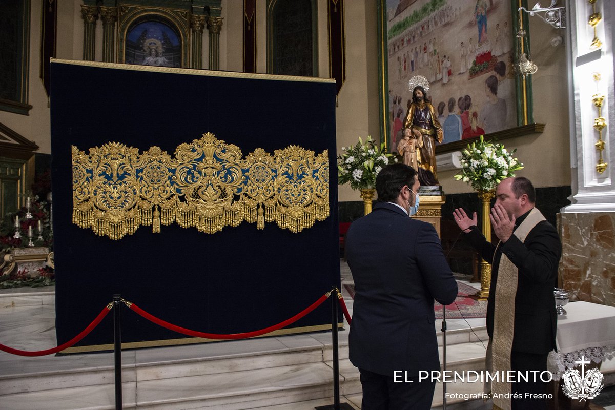 PrendimientoCor's tweet photo. Presentada y bendecida la nueva bambalina frontal de Nuestra Señora de la Piedad.

🔹Noticia del acto de presentación: https://t.co/MGhnpJTsCC

🔹Artículo explicativo de la pieza: https://t.co/0yTlMVi5R1 https://t.co/hIU04MxNmM