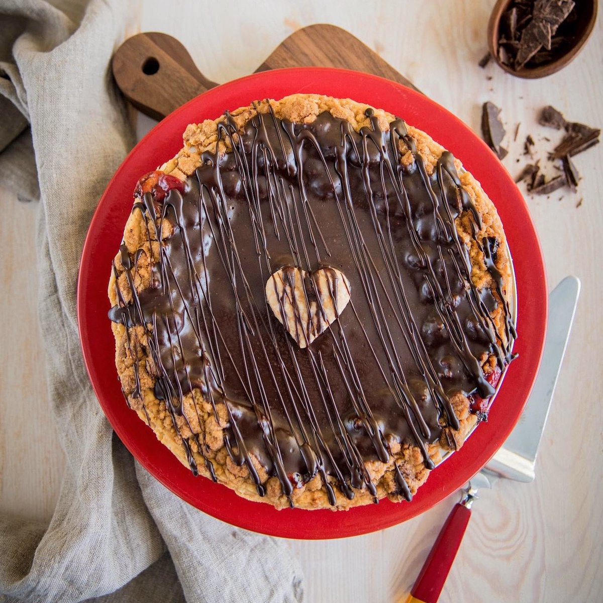 A pie made for the holidays 🍒🥧🍫

Our Cherry Ganache pie is available in all of our shops and online at gtpie.com