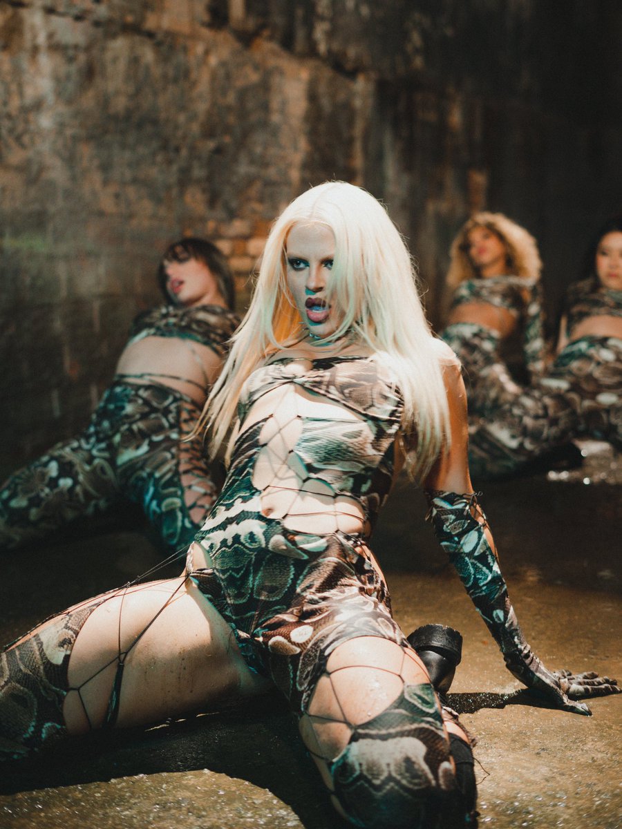 luisasonza's tweet image. seguindo aqui os que mais comentarem com a  #ClipeTVZModoTurbo