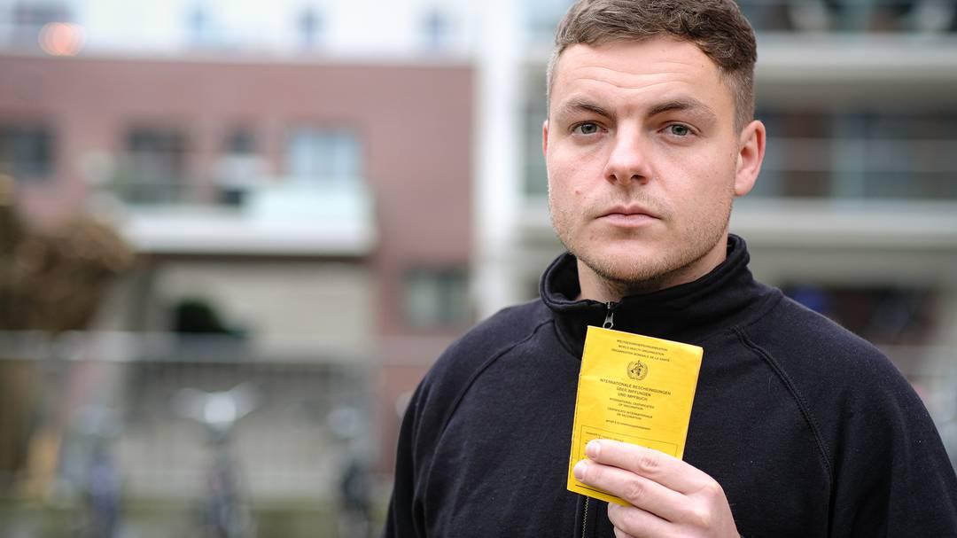 neuepresse's tweet image. #TV-Doku zu #Impfpassfälschungen: #Selbstexperiment eines #MDR-Reporters. 📺 rnd.de/medien/tv-doku…