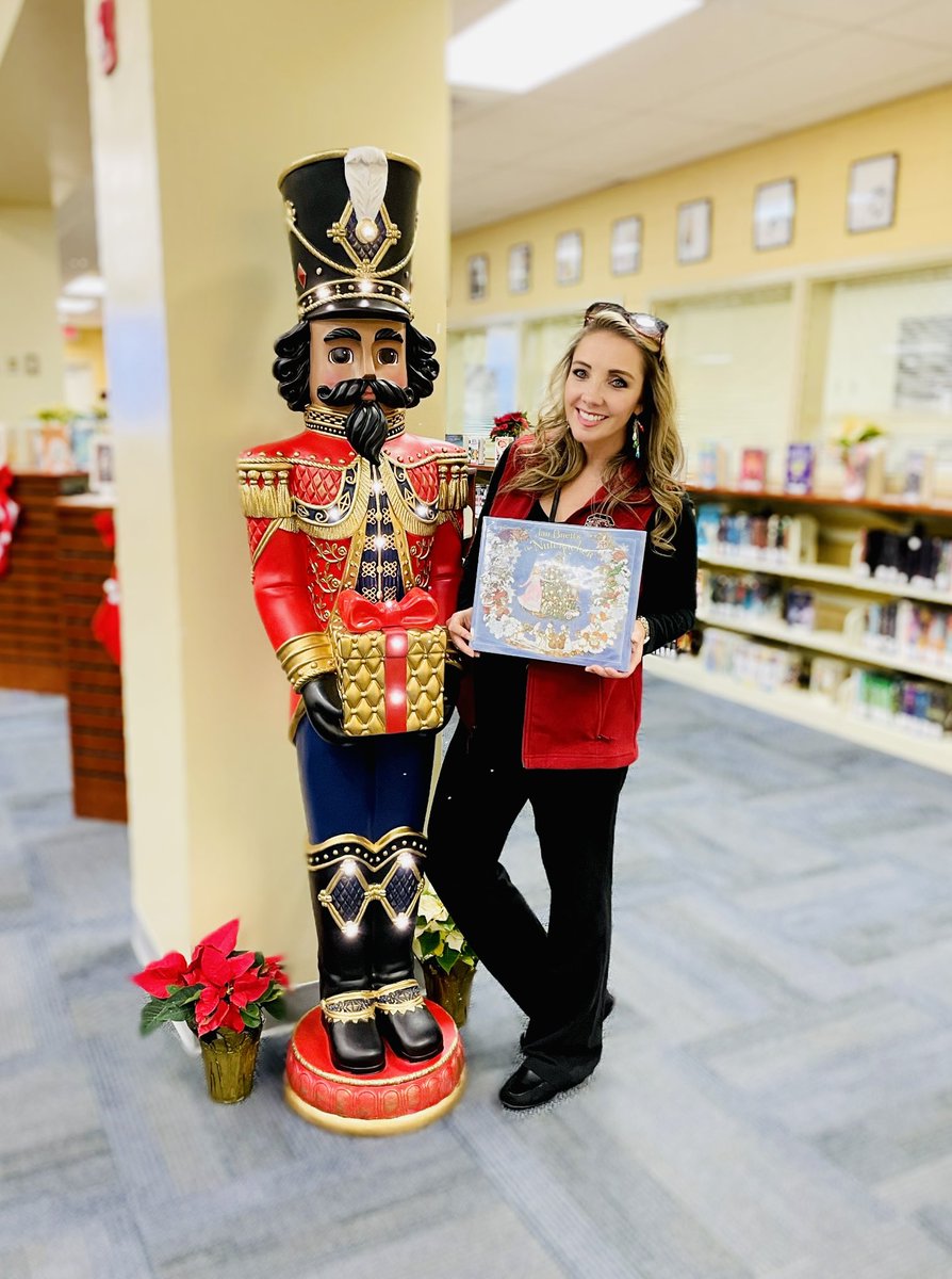 OceanBay_Elem's tweet photo. 5th grade students used #SpheroMini to trap the Mouse King in the Marzipan Palace, used #StopMotionStudio to create a stop motion animation using the Nutcrackers and used #ScratchJr to explore block coding and programming! #HCSLibraryMedia #HourOfCode @lumos_librarian https://t.co/DHvTNcYIdK