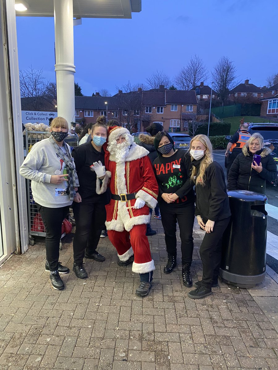 So nice to have a visit from santa! Bringing the Christmas spirit to brandhall.🎅🏼<a href="/sandwelllions/">Sandwell Lions Club</a>  And raising money for a great cause. #Brandhall <a href="/iankimberley/">ian kimberley</a> <a href="/FionaRo44784977/">Fiona Robertson</a> <a href="/mycoopfood/">Central Co-op Food</a> @grahamwren2 @PaulalanDennis
