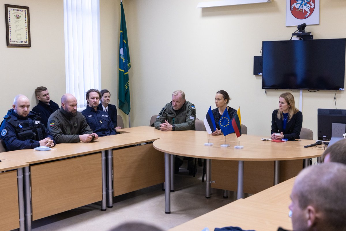 kajakallas's tweet photo. Visited the EU-Belarus border in 🇱🇹 and met with the 🇪🇪ESTPOL5 team stationed there. Estonia together with allies has supported Lithuania in responding to the hybrid attacks organised by the Lukashenka regime, and we will continue to stand by Lithuania in the future. https://t.co/LvgfNELcwZ