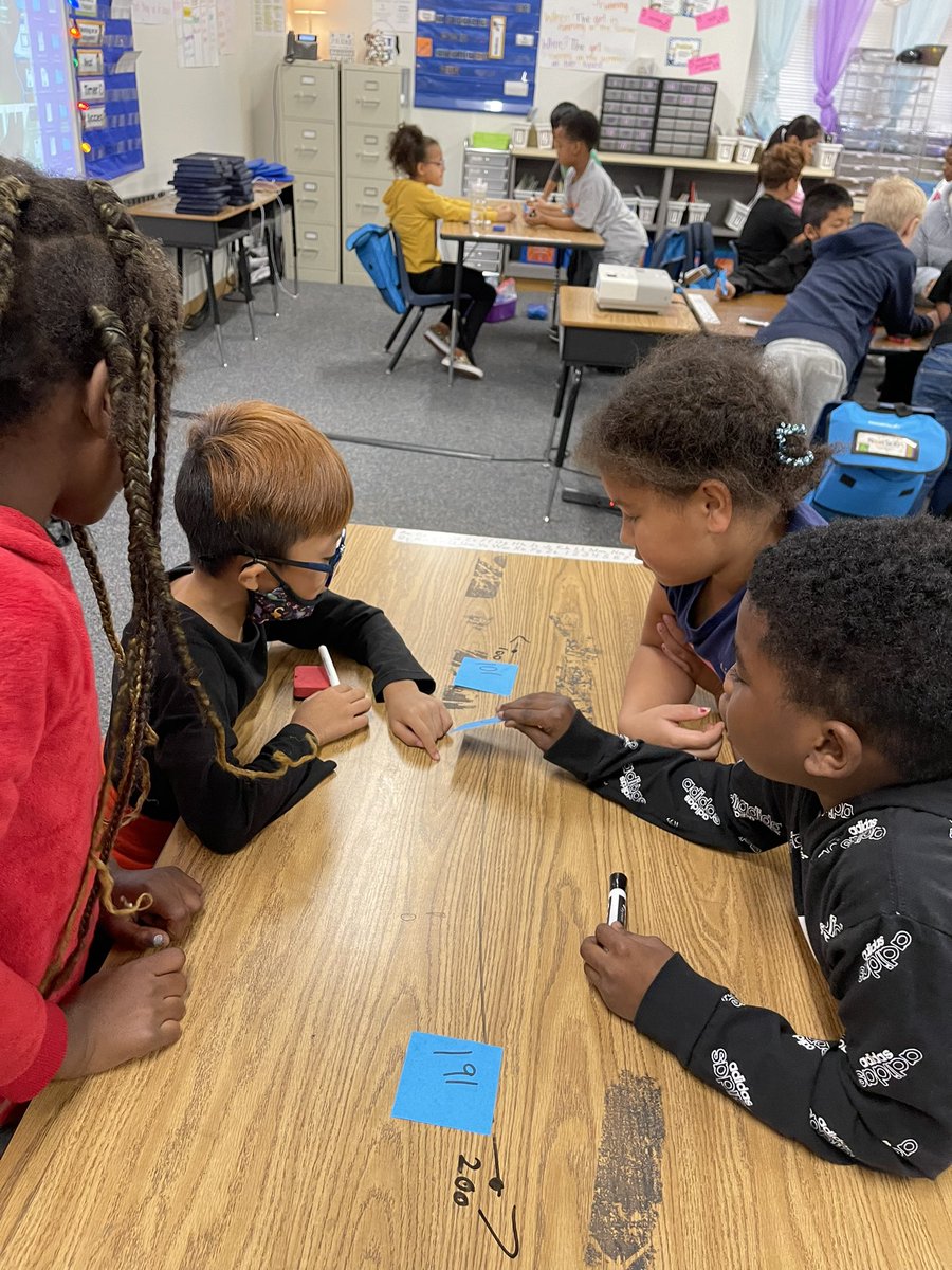 HensleeCasey's tweet photo. Locating numbers on a number line #MathinLISD @SouthridgeES #iteachsecond https://t.co/rUsowLCyQc