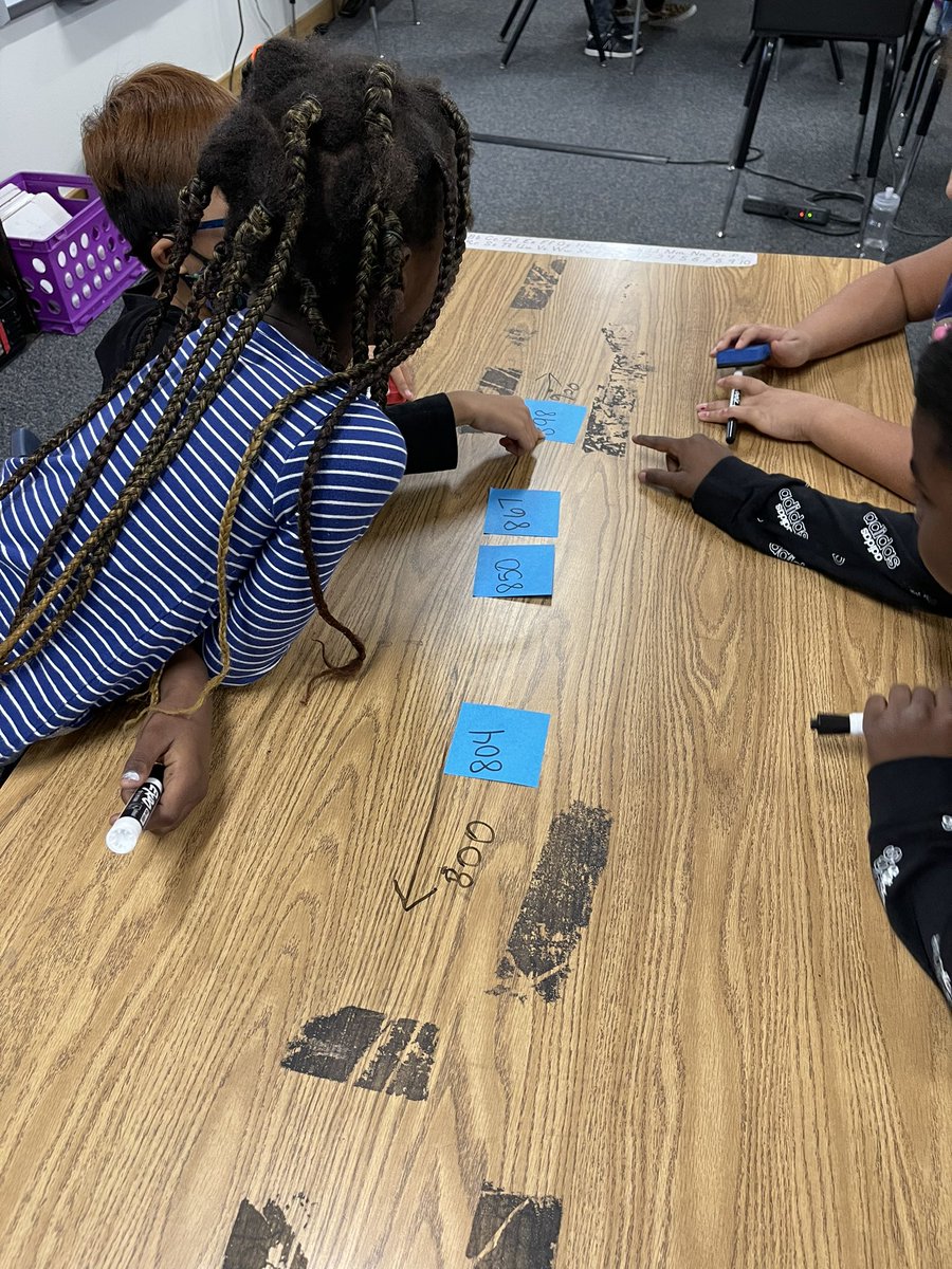 HensleeCasey's tweet photo. Locating numbers on a number line #MathinLISD @SouthridgeES #iteachsecond https://t.co/rUsowLCyQc