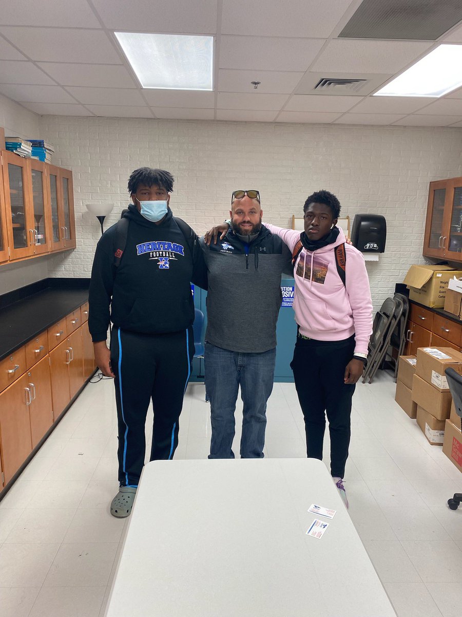 Thank you <a href="/CoachSerchia/">Phil Serchia</a> for stopping by <a href="/HHS_Conyers/">Heritage HS-Conyers</a> and recruiting our kids. @WHB2022 <a href="/AdrianMaddox_/">ᴀᴍ¹⁴ ✞</a> <a href="/RecruitGeorgia/">Recruit Georgia</a> @patriots_hhs <a href="/Snellovator/">Eddie Snell-Head Boys Basketball Coach-Jackson HS</a>