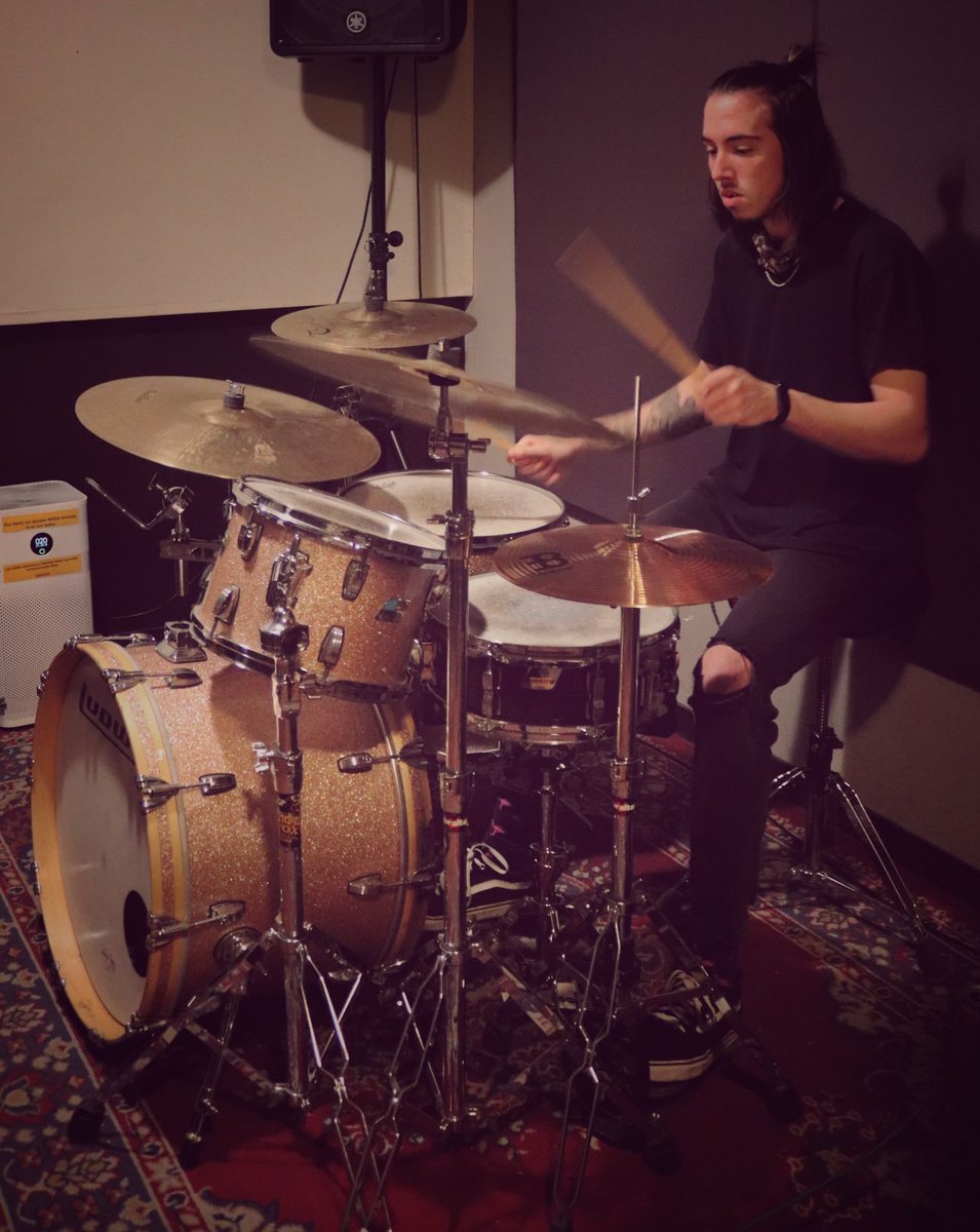 losestraperlo's tweet photo. A la batería impulsando a la banda está Héctor!!🥁 https://t.co/cZjNPQ8WxG