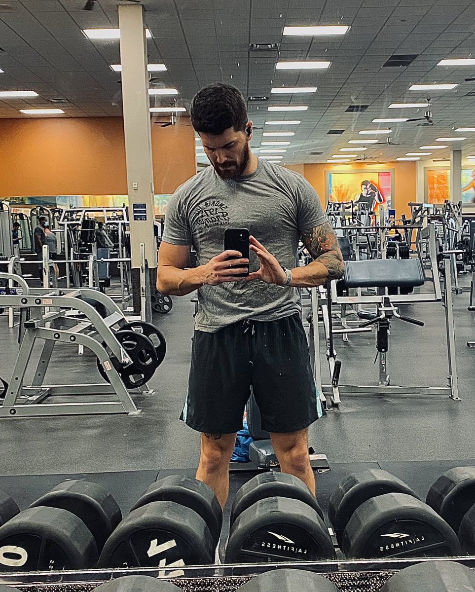 msupeach's tweet photo. Feeling real good after some consistent time in the gym. Diet and lifts have been tuned and we’re up 10lbs since the summer. Lifts are progressing and the #PeachProgram winter bulk is groovin’ along. Love being around this weight w/ basketball cardio in full swing https://t.co/ZZZqkcL5QH