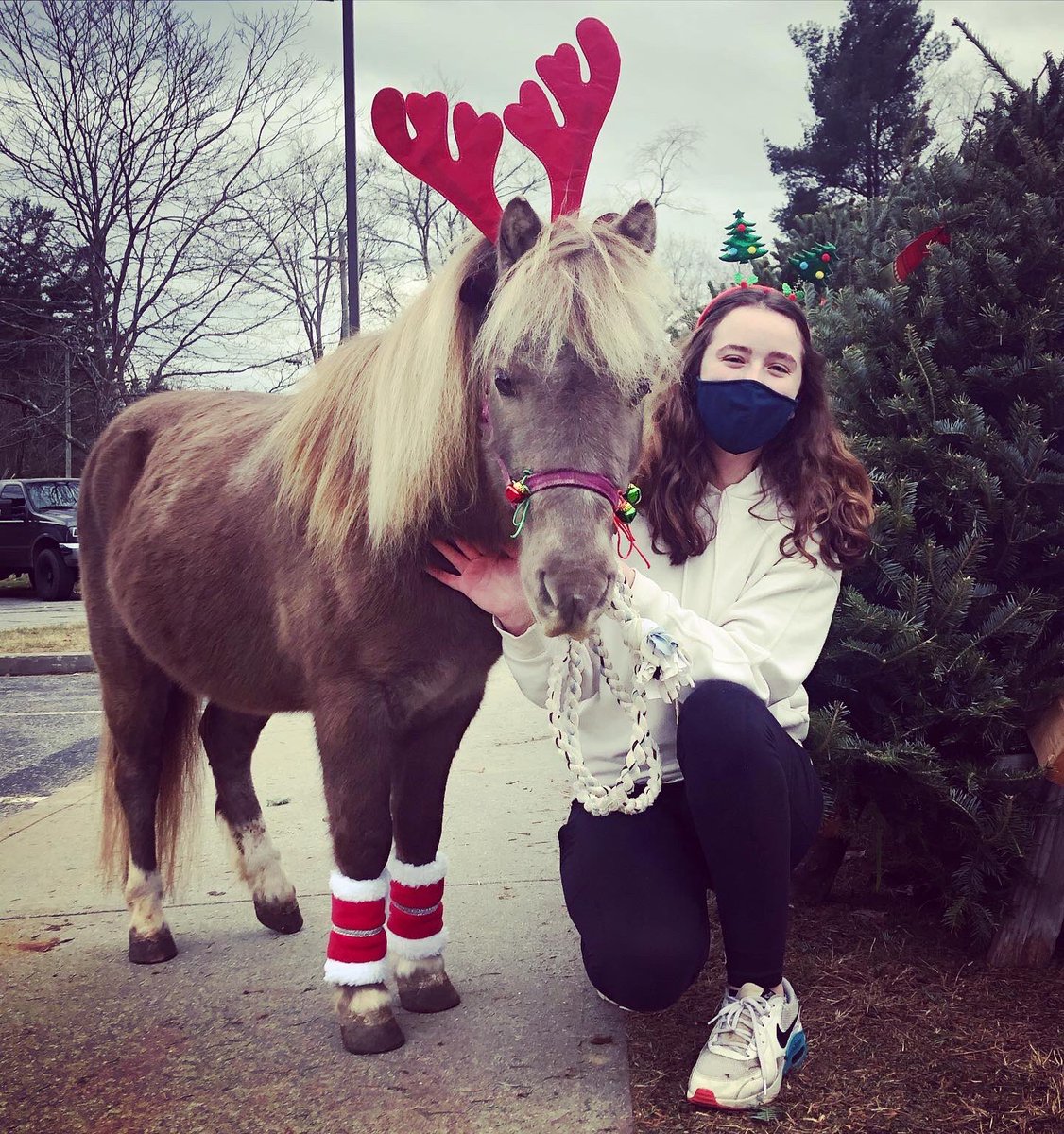 valley_ed's tweet photo. Thunder &amp; Sneakers visited the Holiday store today! 🌲 @hvrhs https://t.co/mmdf3YUFHf