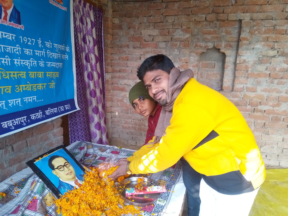 विश्वरत्न बाबा साहेब डॉ०भीमराव अम्बेडकर जी के #महापरिनिर्वाण_दिवस पर उन्हें शत-शत नमन।...💐💐🙏🙏
आपने जो हमारे लिए किया उसे हम कभी नहीं भूल सकते। आपके कारण ही आज हमारा वज़ूद आज़ाद है।
#जय_भीम_जय_भारत
#BabasahebAmbedkar