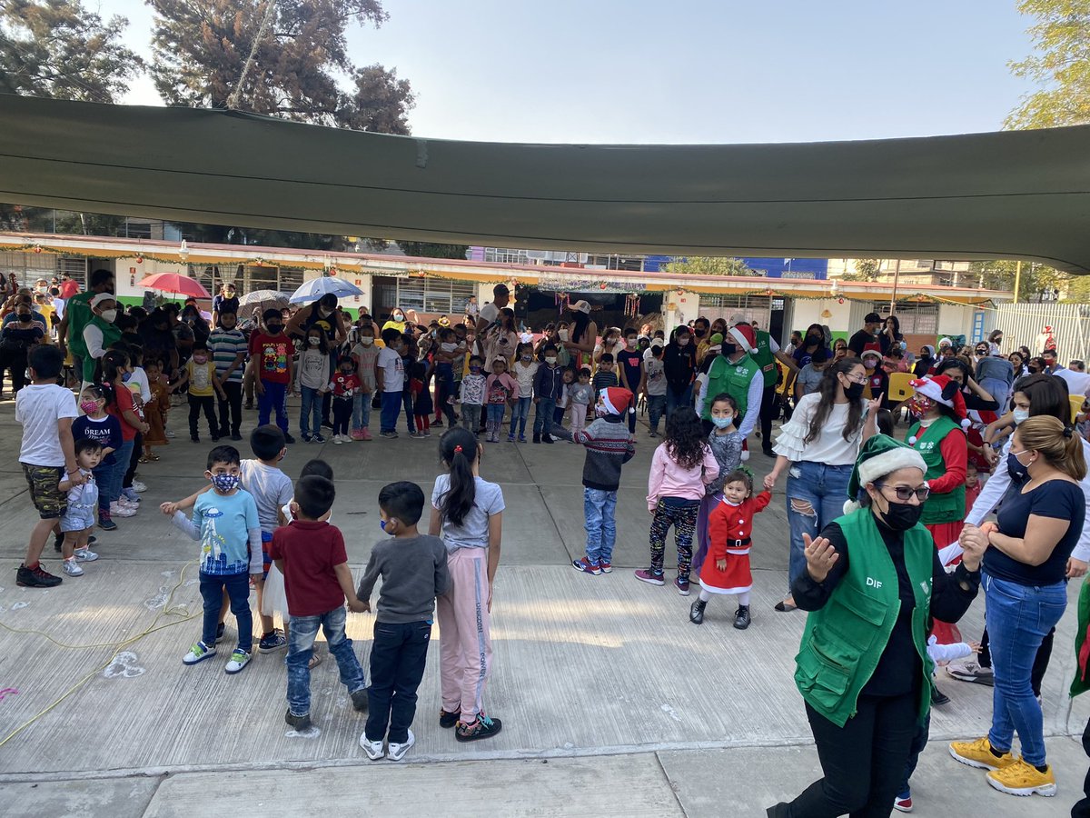 ZERGIODEPAZ's tweet photo. Saludos desde el festival navideño #PalBarrio adentro en DIF Álvaro Obregón en la Gustavo A. Madero como resultado de la estrategia #BarrioAdentro al servicio de la comunidad
@InjuveCDMX
@Bety_Olivares 
@DIFCDMX 
#LosJóvenesUnenAlBarrio https://t.co/BWsAiafibg