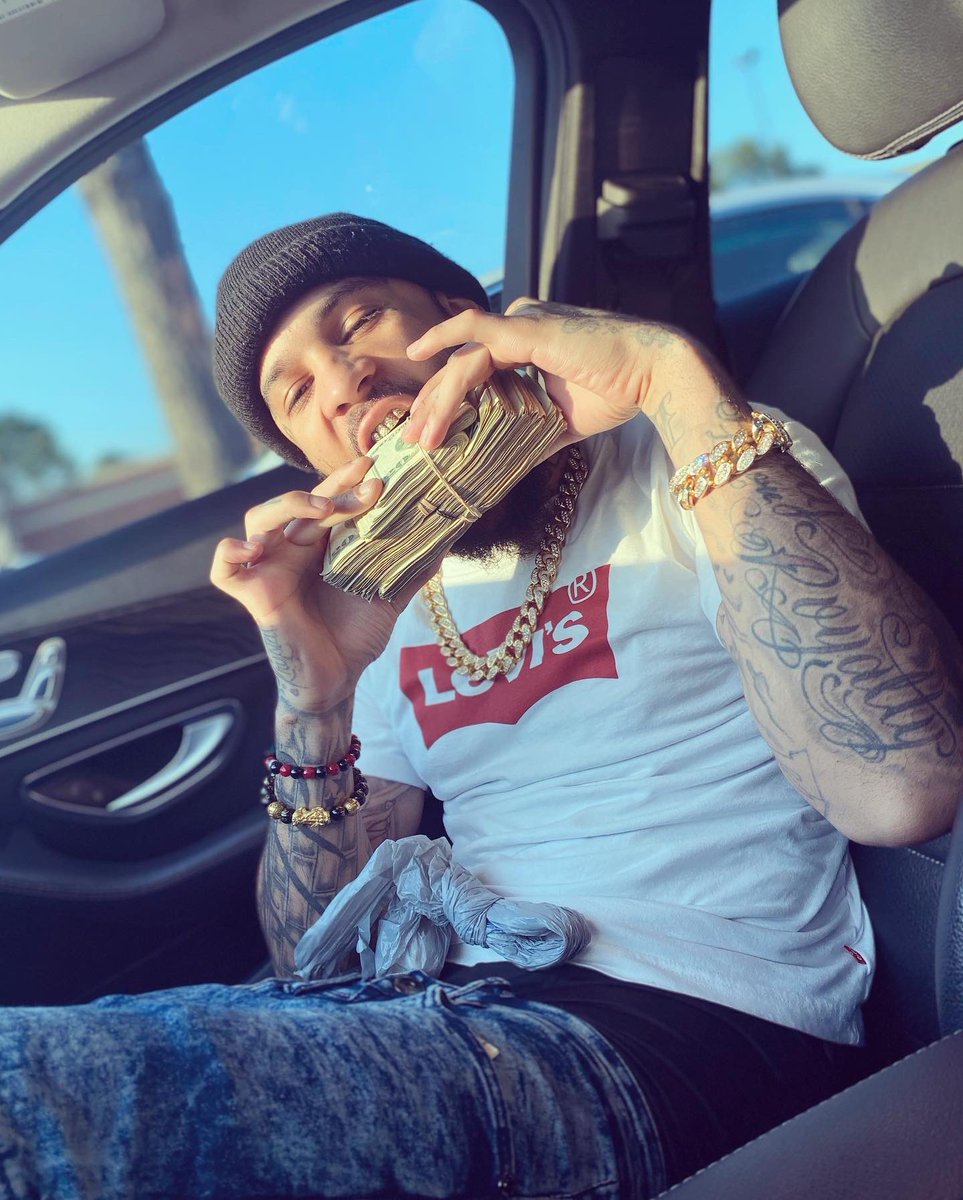 ThatNigga_Oh's tweet photo. I made a way fa you lil bitty niggas I wish you would play wit me boy you a bitch 🤴🏽 https://t.co/PW1RNlVUIk