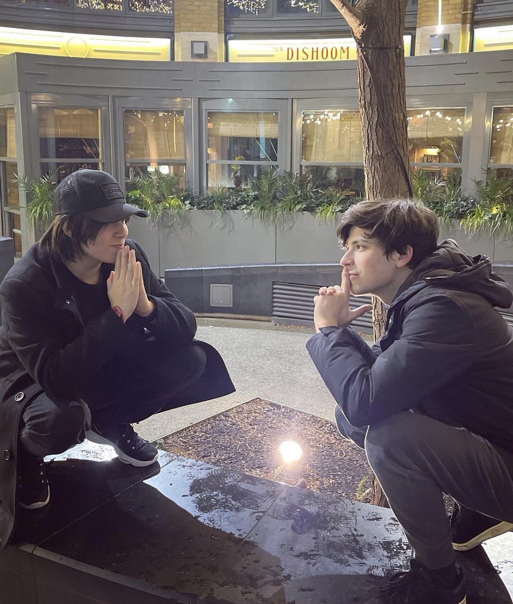 Hourlyqnf's tweet photo. finally we can get them both in one photo :D https://t.co/JXfquaQac9