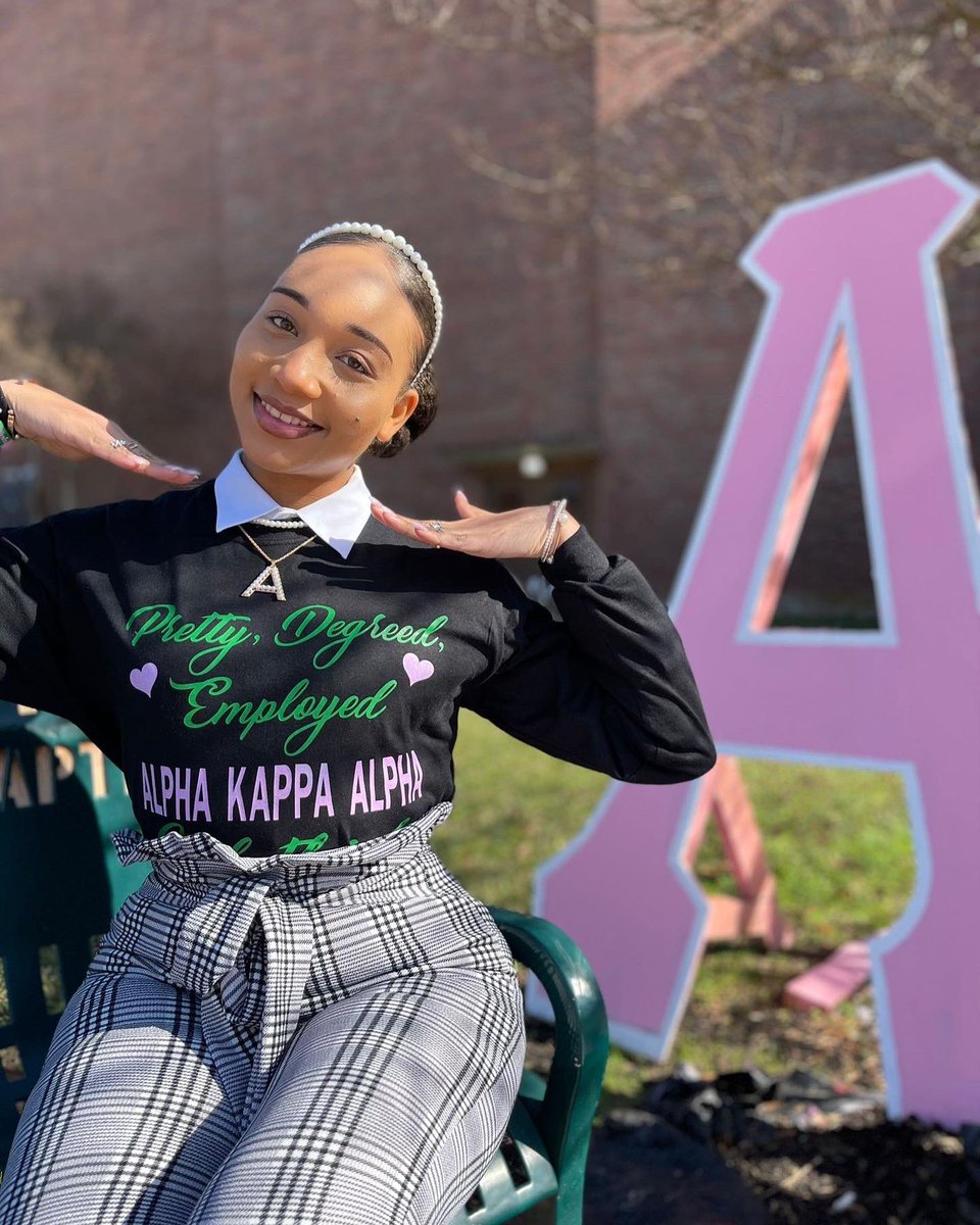 TreasurelyLoved's tweet photo. Phinally earned my Pearls🙌🏻💗💚 Introducing “Perfectkly Produced”💗 #AKA1908 Fall’21 #48 of 54 Exquisite I.V.I.E.S @AlphaThetaAKA 💗💚💗 oh so proud to be an AKA😌💕 https://t.co/H7OJhx9ikb