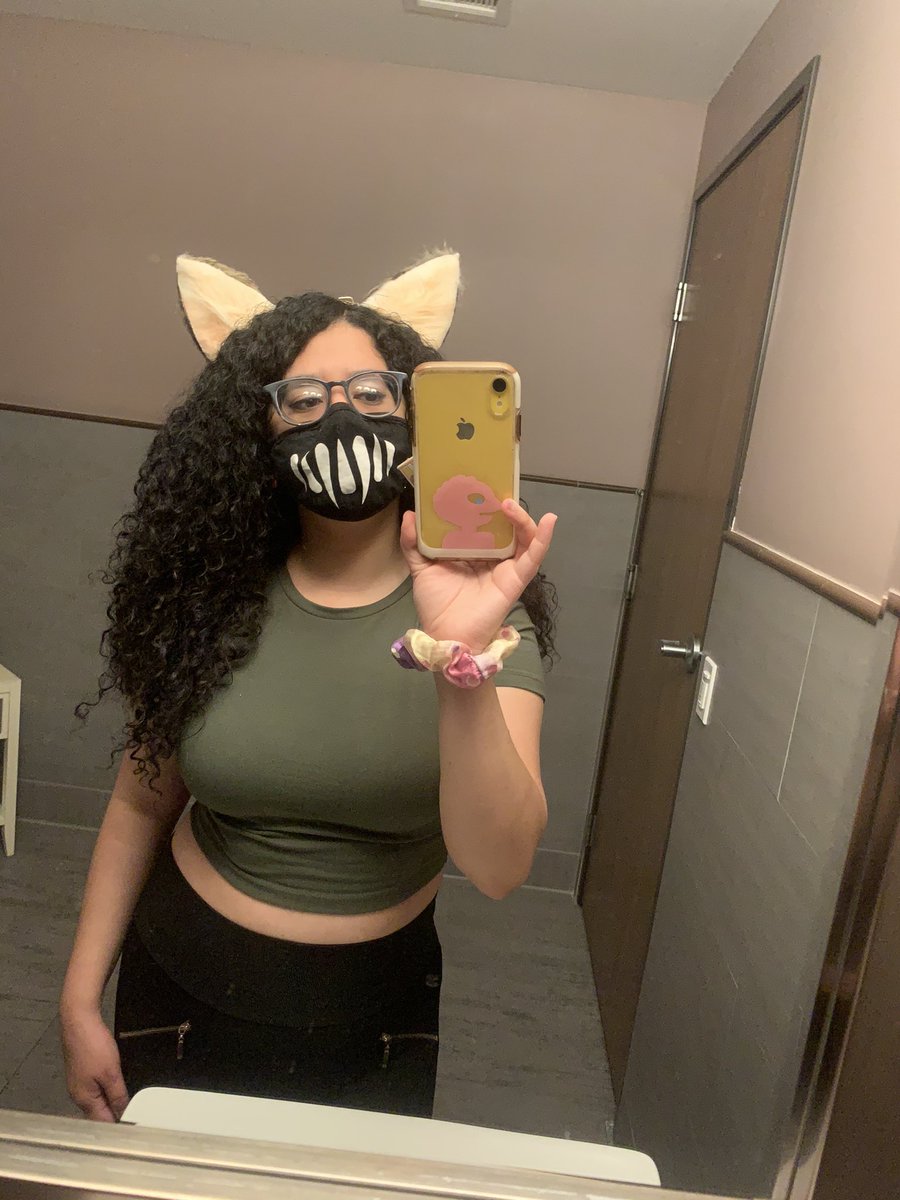 shesavampqueen's tweet photo. Posting again for curly hair supremacy 🥰💜 #corpsetwtselfieday #onlycurls #onlyshadows https://t.co/pTZWdw0aM5