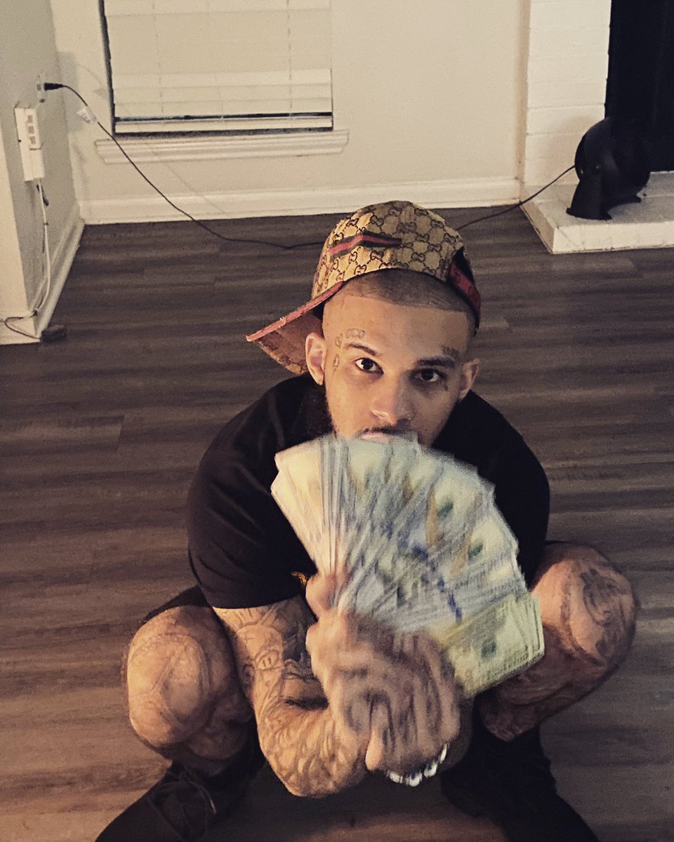 ThatNigga_Oh's tweet photo. They held they nuts they thought I wasn’t kommin home 🤫 https://t.co/AeQPAiIAAa