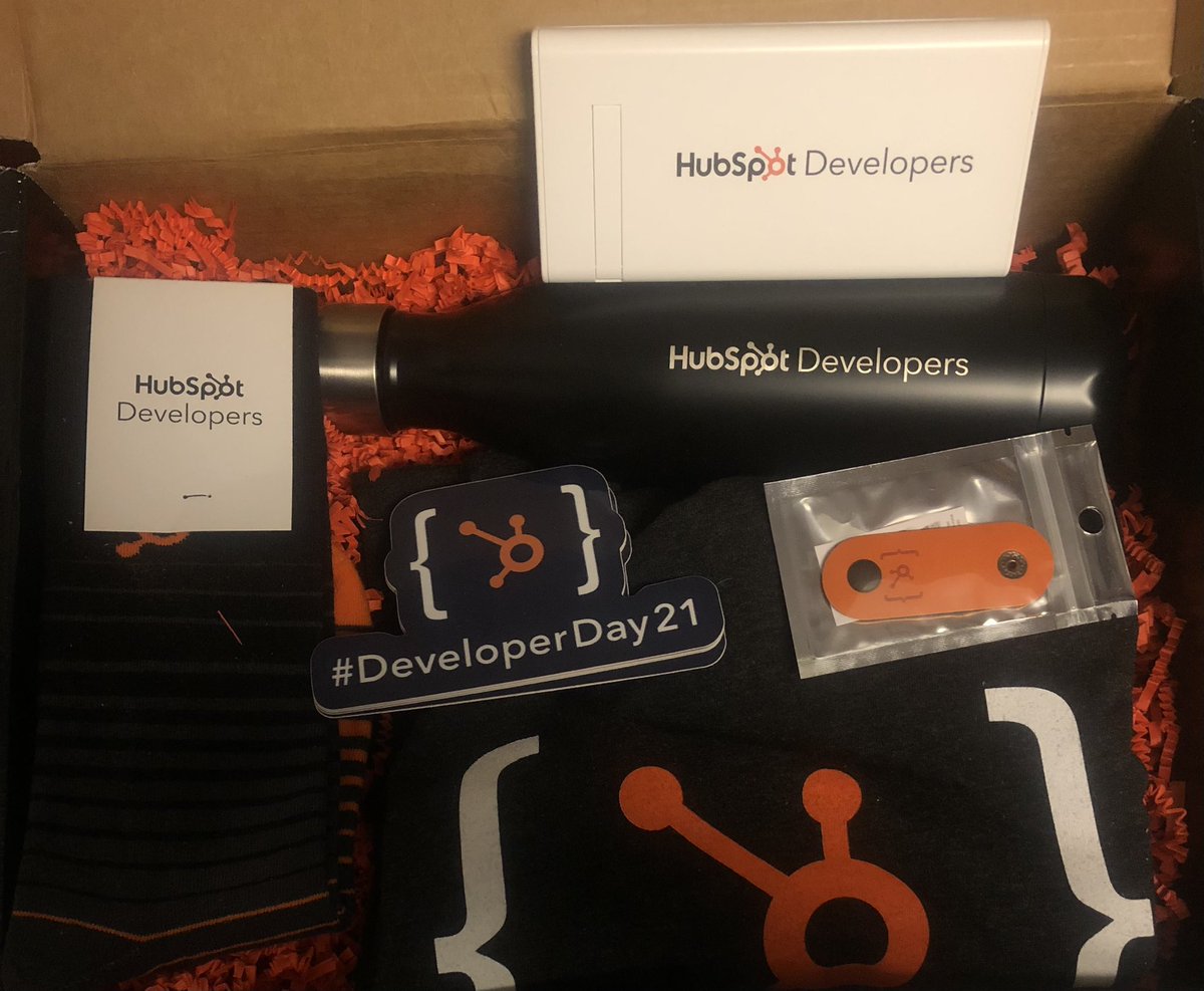 dsquaredtweets's tweet photo. Was feeling a bit under the weather today but still got the walk in for day 336. Coming home to my @HubSpotDev #DeveloperDay21 swag box had me feeling better for sure. #366dailywalks https://t.co/Pos8BSWYnf
