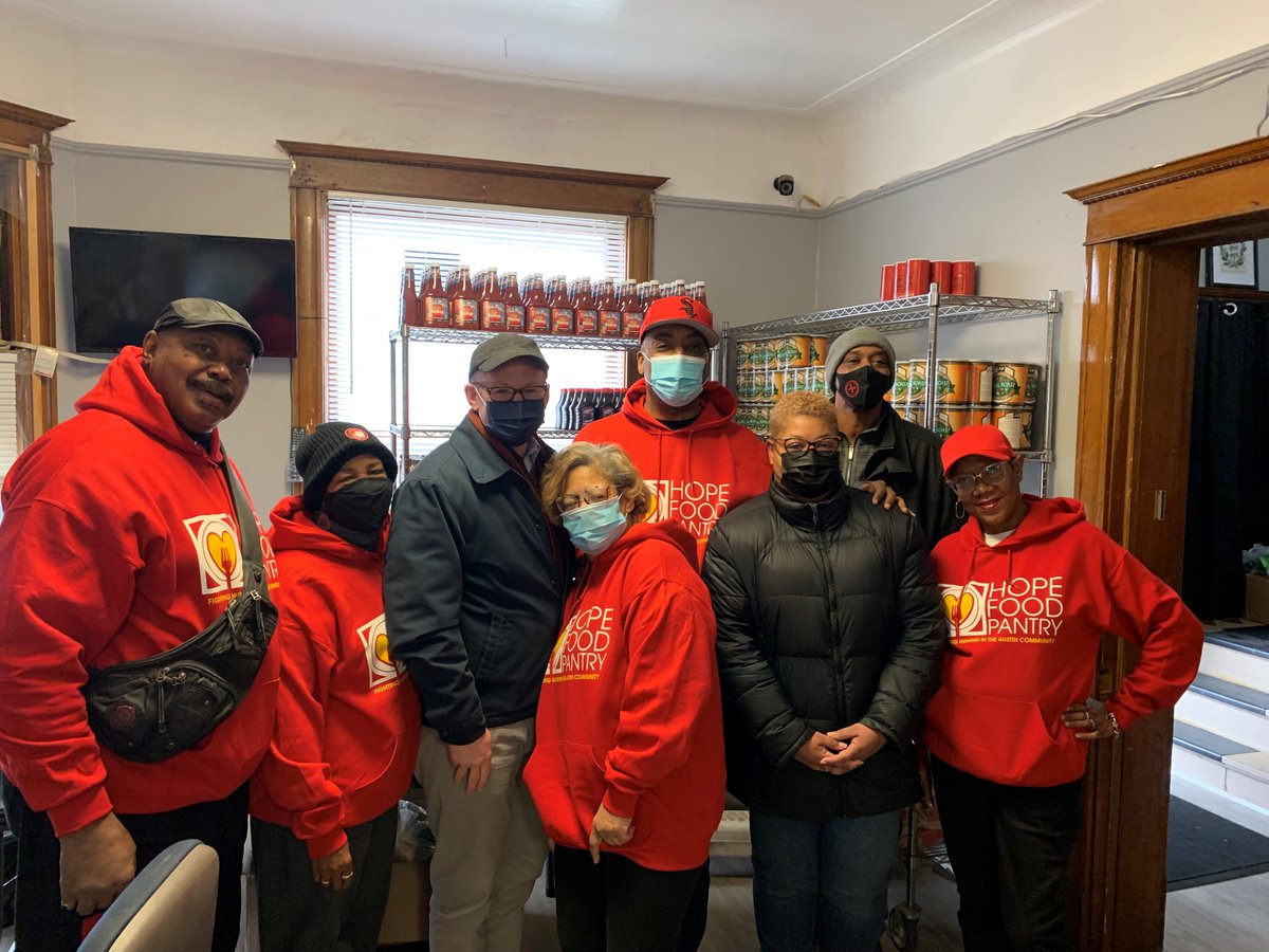 DonHarmonIL's tweet photo. I was thrilled to sponsor meal giveaway, working w/ community partners to deliver 400 meals at 7 locations, #IL39 for families, neighbors in need & first responders. @HousingForward @gobeyondhunger @ChicagoCAPS15 @pccwellness @WestSub Thanks Meridian & chef @Robert.Bailey.967 https://t.co/YNX8LxrpxB