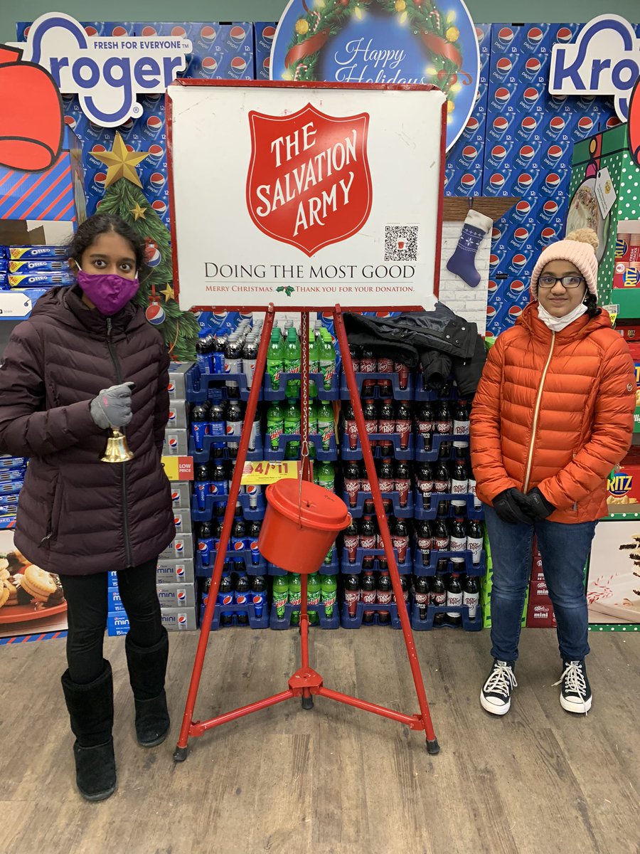 Shift change at Kroger <a href="/gmsDCSD/">Grizzell Middle School</a> #SalvationArmy #redkettle  #grizzellgivesback