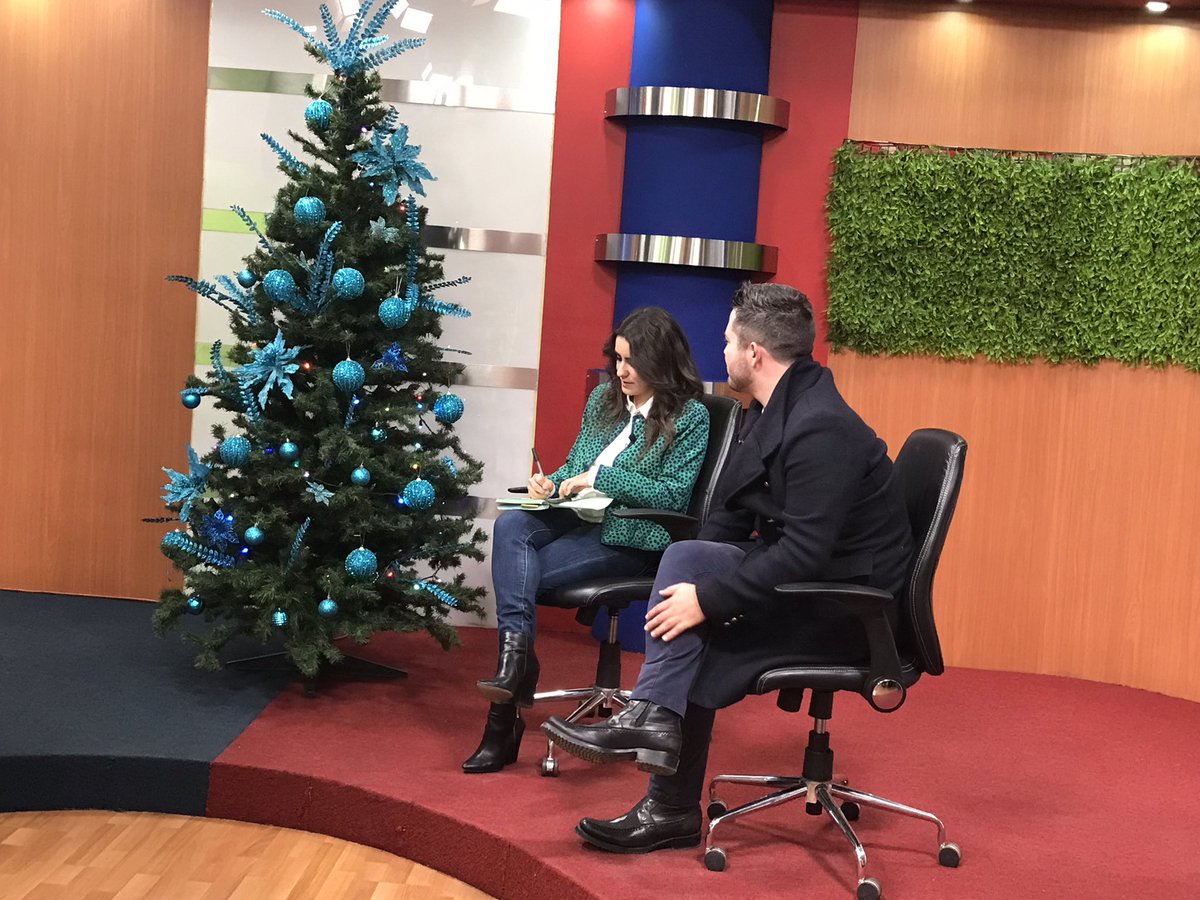 VERONICAFRAG's tweet photo. Un gusto promocionar junto a @danielo_mx la visita de @Viri_Rios en #Durango este próximo lunes 13 de dic, a la 1 pm en el 📍Museo Francisco Villa.

¡Los esperamos en la mesa de análisis junto a @c_mont22 y @JoseUrquijoR !

Gracias @Canal12Dgo por el espacio https://t.co/kcvfHA6NeW