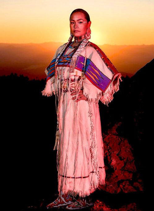 Don't yield to fear or anyone. No one can shake your will as long as your spirit shines brilliantly.

~ Unknwn