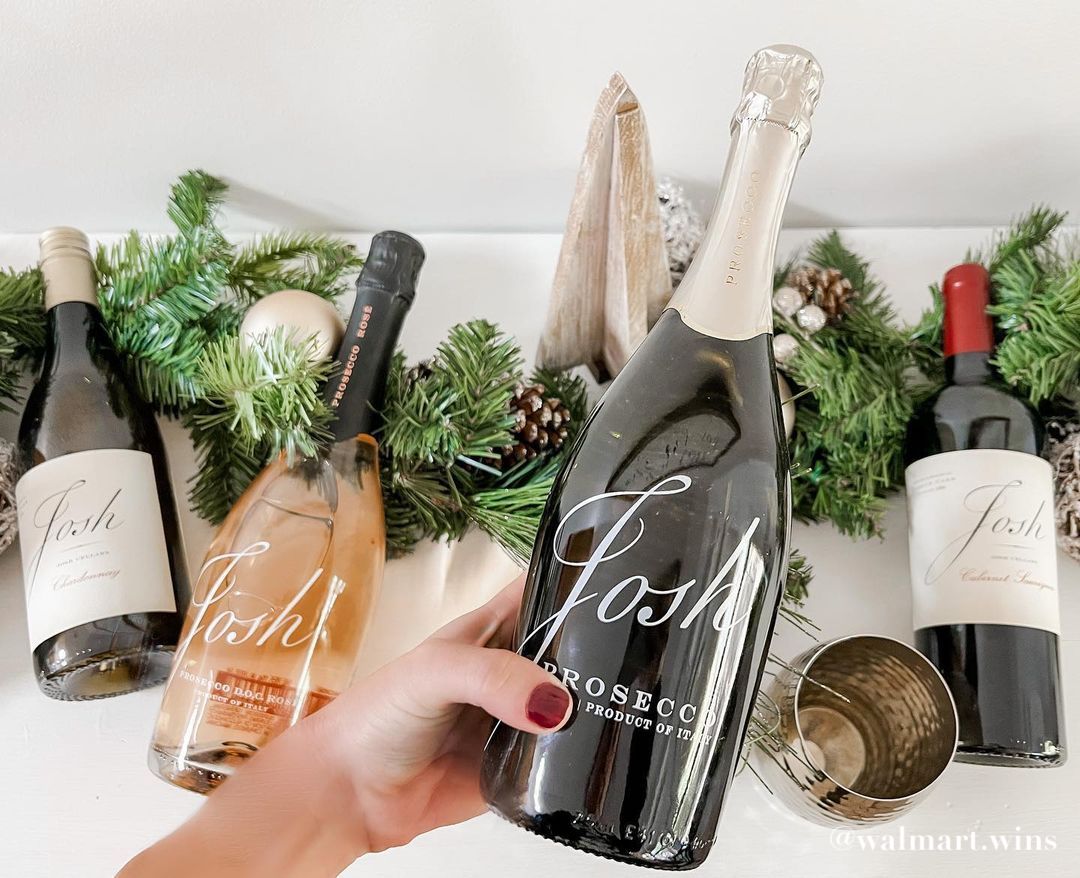 #ad Looking for the perfect gift for any holiday celebration?  #JoshCellars Chardonnay is a great hostess gift! @JoshCellars Prosecco/Prosecco Rose will brighten your family gathering ! Cabernet is the perfect accompaniment to any table! #JoshCellarsWine clvr.li/JoshCellarsWin…
