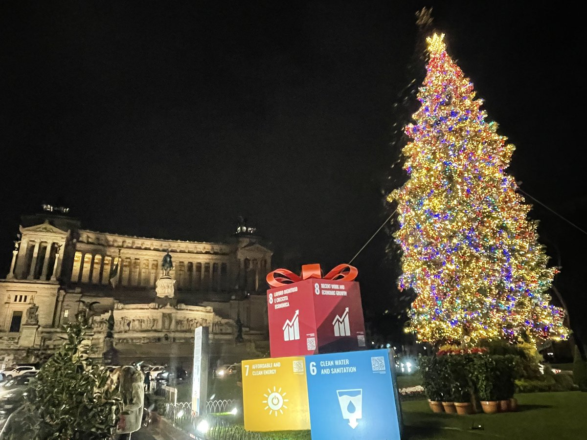 diplomirko's tweet photo. Great initiative by @fao and Roma Capitale decorating various areas of Rome with #Christmas trees &amp; #SDGs.
  
Below some pics I took at Piazza Venezia.

Learn more: https://t.co/9ZeZkxgPQu https://t.co/43T1x8MuqF