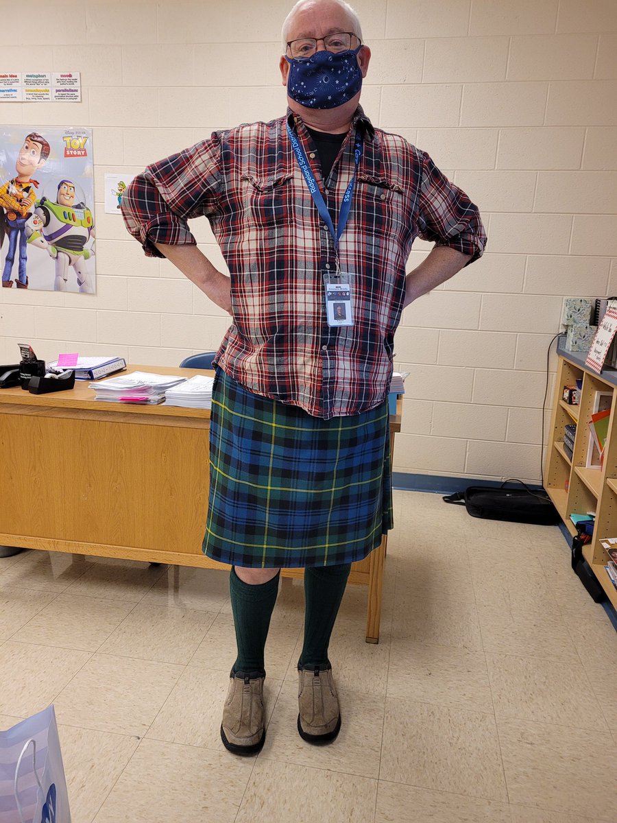 Flood1Tracy's tweet photo. Glad to show off our @Simmonsknights1 plaid!! #spiritdayfun https://t.co/6Ag4UWSF1L