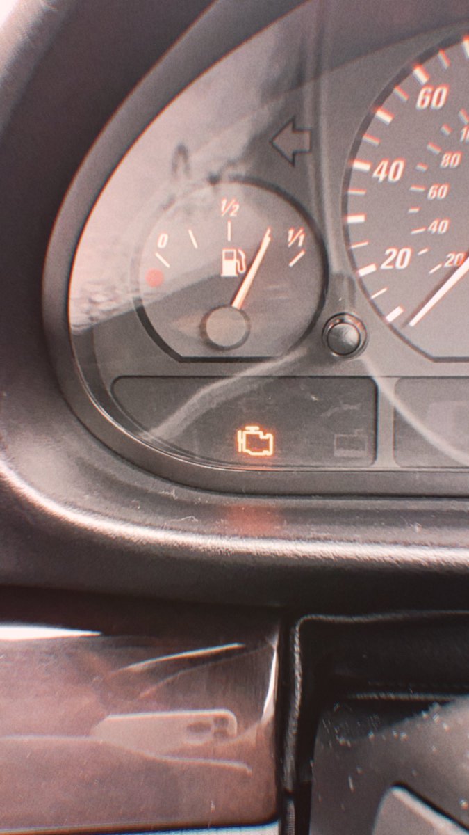 laurabianca___'s tweet image. Being kindly welcomed back to the BMW world today 😂😬 #bmw #enginelight #cargirl