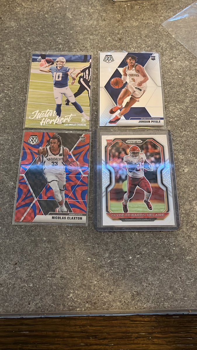 TheHobby247's tweet image. 🚨Holiday Giveaway 1🚨 

Giving away 4 cards to 4 different followers! Hit draft of the cards pictured

To enter:
-Like &amp;amp; retweet
-Follow @TheHobby247 @SA247LLC 
-Comment done

*Winners will be ANNOUNCED BY RANDOM DRAWING WHEEL ON TWITTER LIVE to guarantee legitimacy!
#thehobby